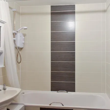 14 Elm Court, Elliott Park * קזיק